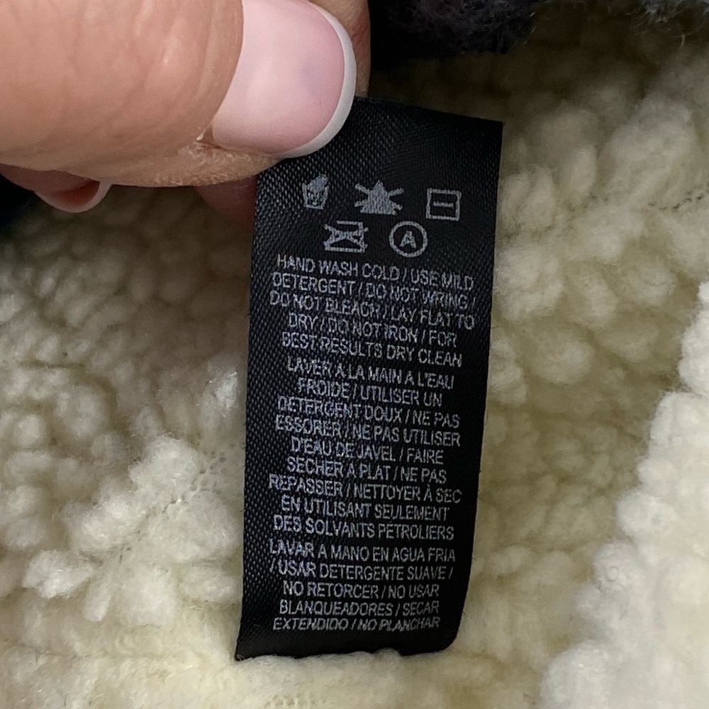 Nike ACG Women’s Winter Hat Beanie - Picture 8 of 12